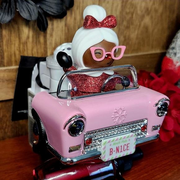 B&BW Christmas Mrs. Claus In Pink Car Projection Wallflower Plug - Picture 3 of 4